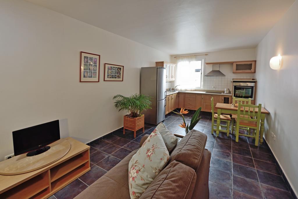 Apartamentos Adjovimar Los Llanos De Aridane Exterior photo